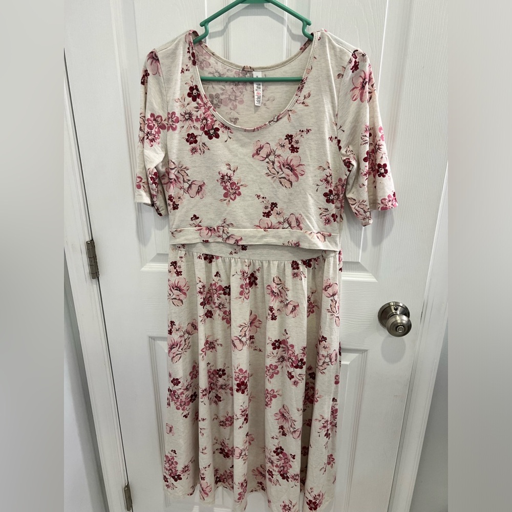 Latched mama classic dress M